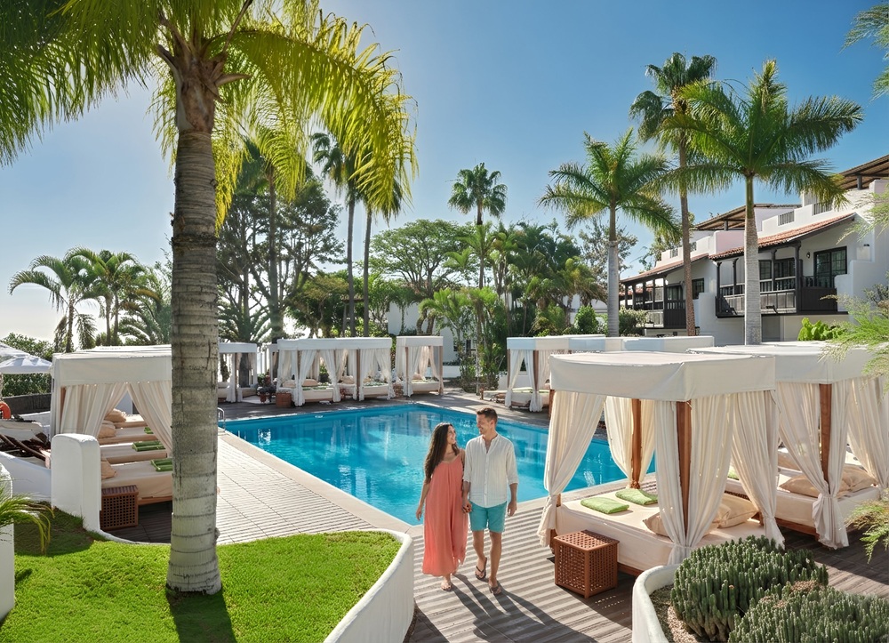 PAREJA ROMANTICO HORIZONTAL