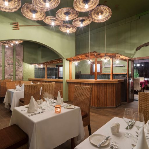 R La Tasca interior